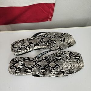 Black & White snake Print Square Toe Gap flip flops in size 9